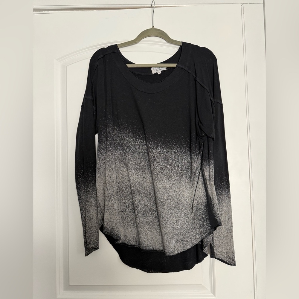 Feel the Piece Black and Gray Gradient Long Sleeve Top